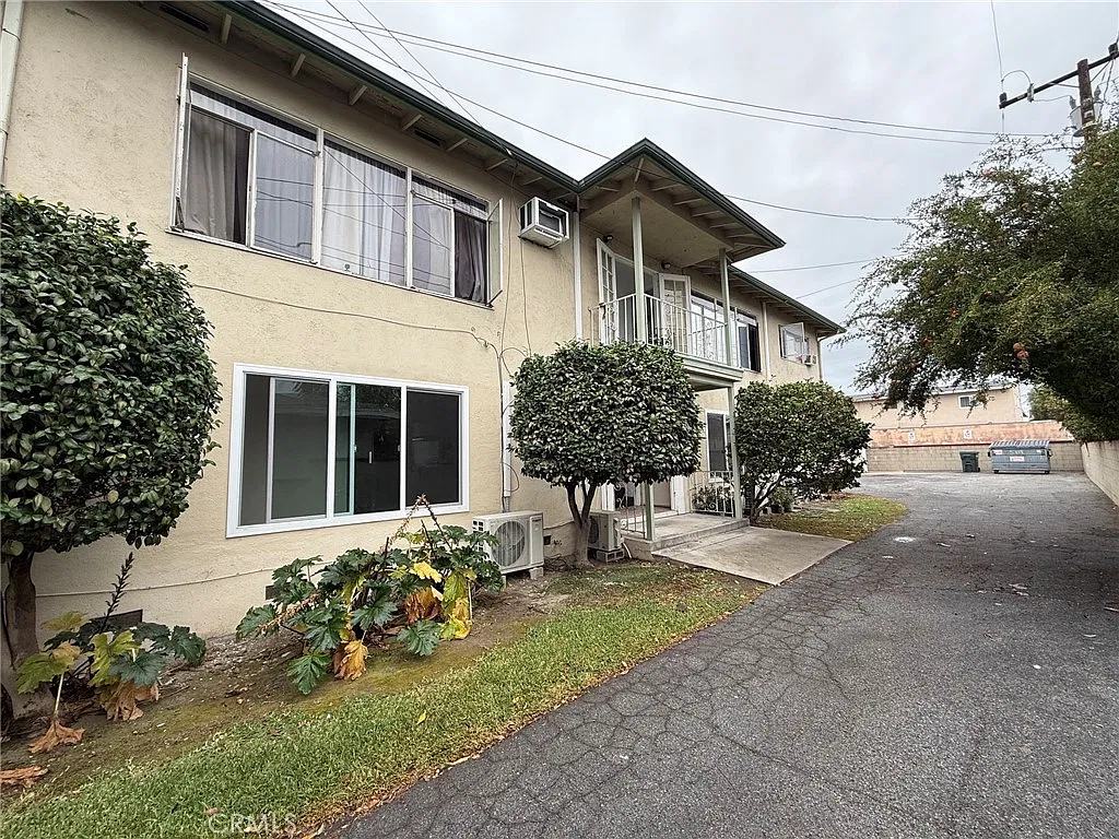 2 bed, 950 sqft, $2,600 — Photo 1