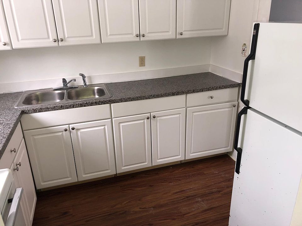 1st image of 529 E Main St APT 3A