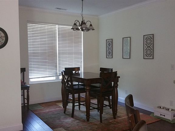 5th image of 220 Essex Ct