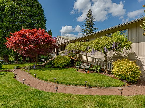 4th image of 300 Beacon Hill Dr.