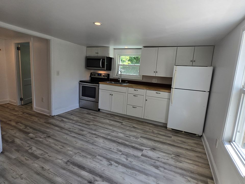 Large eat-in kitchen