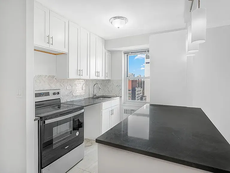 747 10th Ave #32B — Photo 2