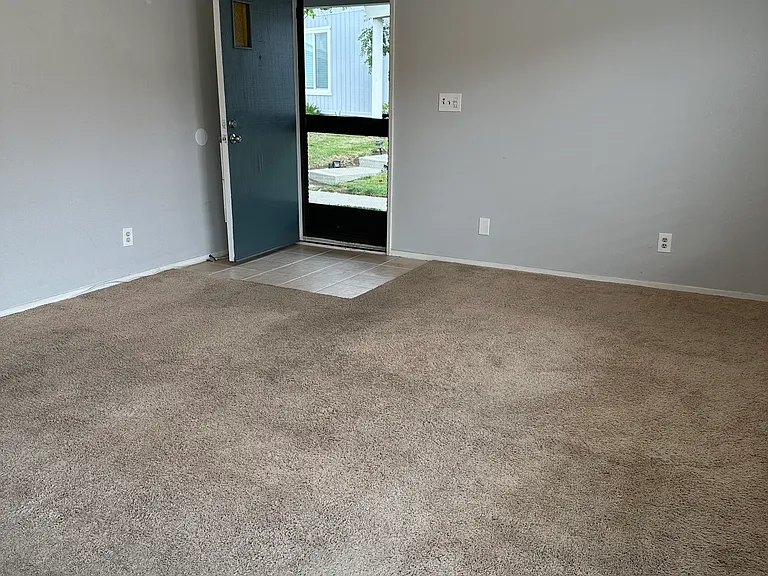 1075 Springs Ln — Photo 20