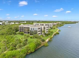 9612 Riverside Dr APT 302, Sebastian, FL 32958