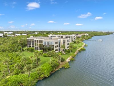 9612 Riverside Dr APT 302, Sebastian, FL, 32958