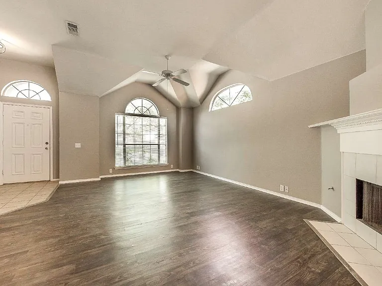 5909 Berkshire Rd — Photo 5