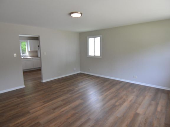 5th image of 301 Midway Dr