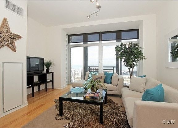 3rd image of 1400 S Michigan Ave APT 704