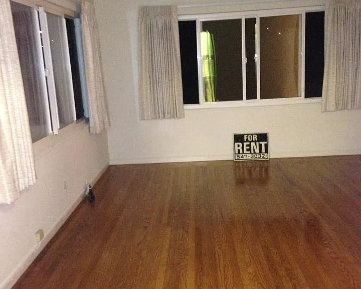 2200 Mountain Blvd #4 — Photo 2
