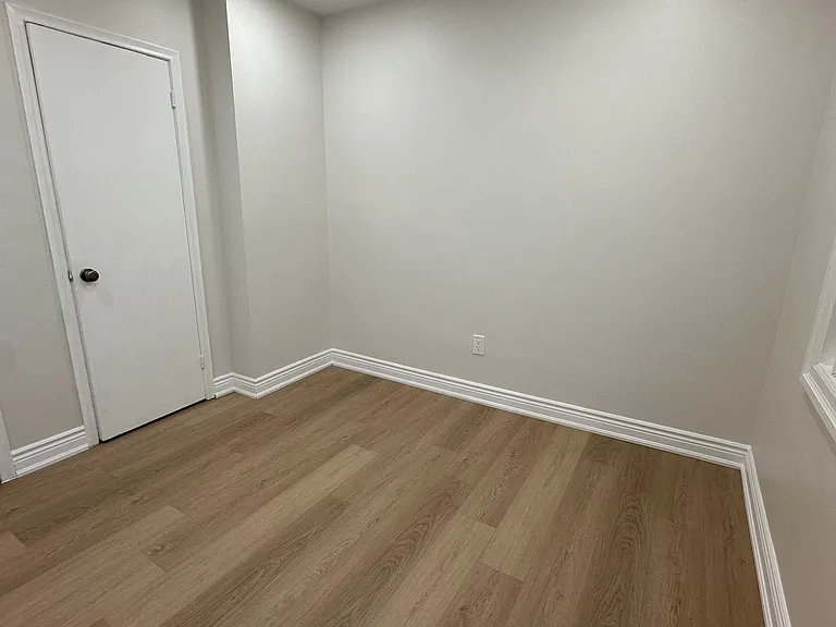 150 Ontario St S — Photo 11