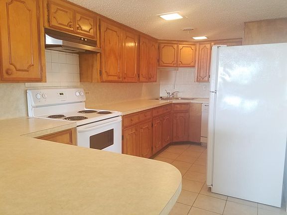 3rd image of 721 N Yturria St APT 1