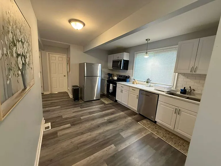 2922 N 74th Ave — Photo 3