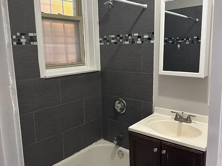 SPACIOUS 2 BEDROOM APARTMENTS AVAILABLE — Photo 53