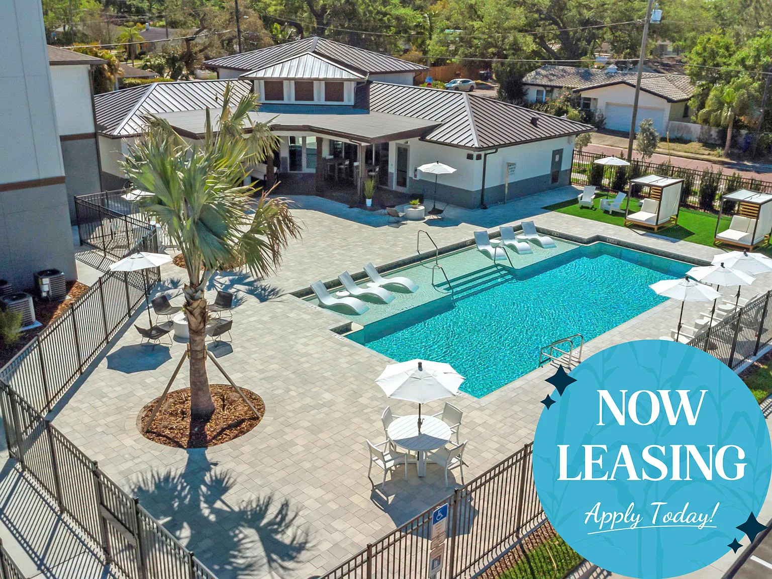 Everest Largo Apartments — Photo 1