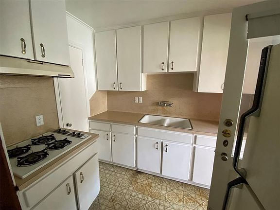 3rd image of 1934 N Boulevard Park #6