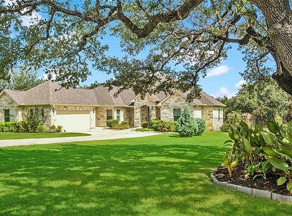 3rd image of 135 Quarry Lake Estates Dr
