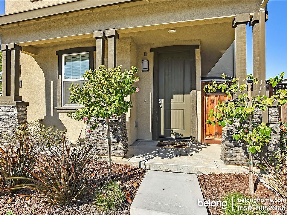 1st image of 866 Maple Pl