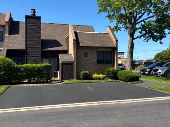 34 Southgate Circle, Massapequa Park, NY 11762