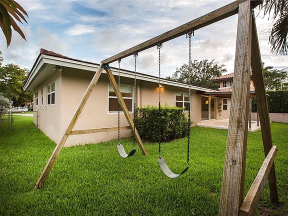 4th image of 535 Altara Ave