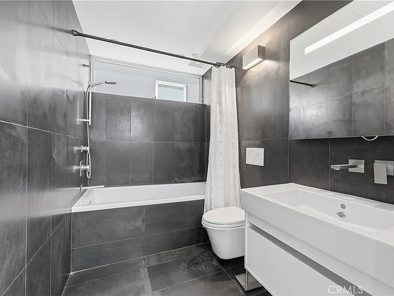 404 Grand Blvd — Photo 38