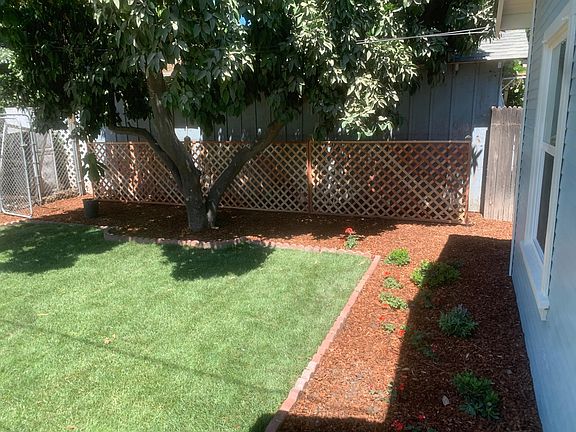 sweet front yard