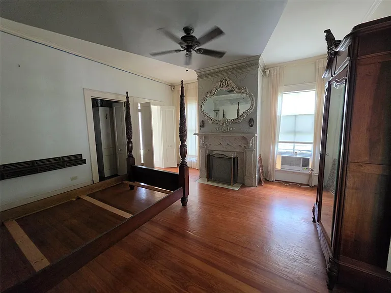815 E Washington Ave — Photo 5