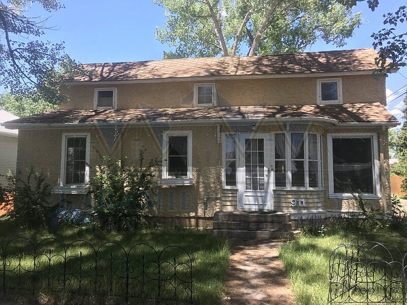 1st image of 911 Steele St
