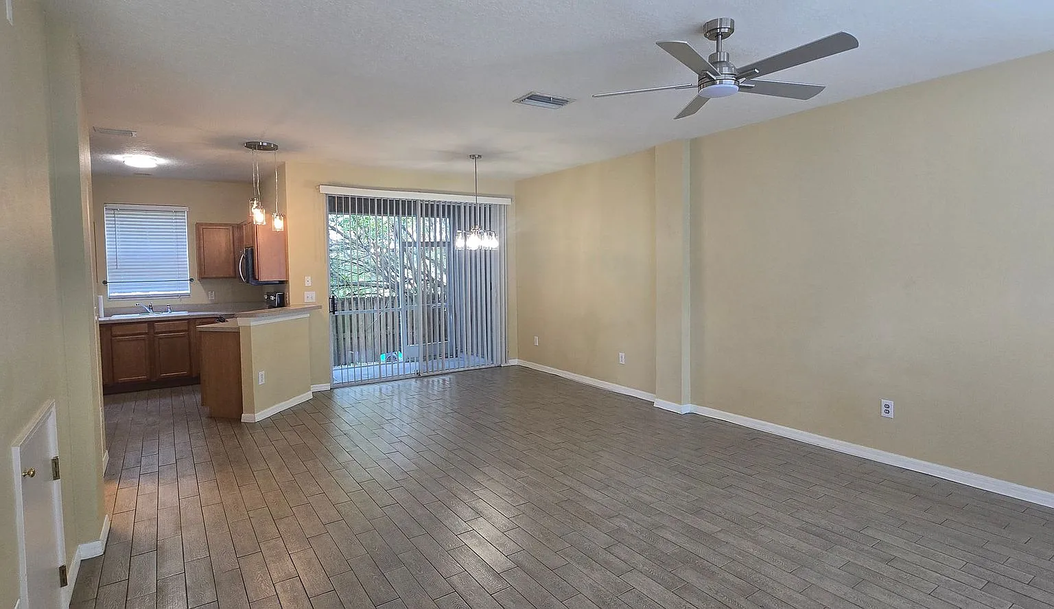 Townhome Near MLK and I-75 — Photo 4