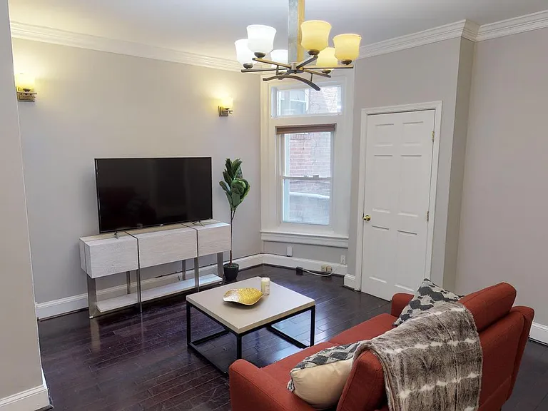 2411 1st St NW — Photo 2