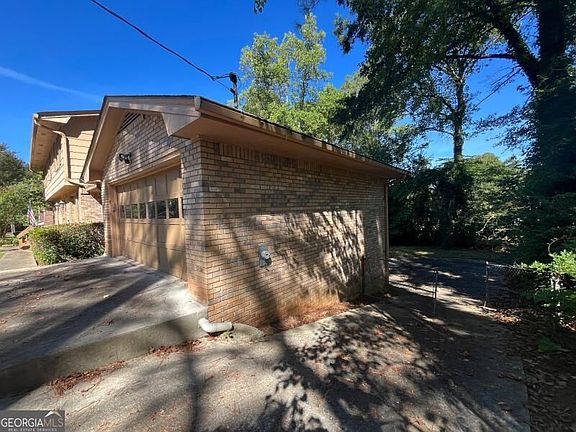 5th image of 3059 Sorrento Cir SW