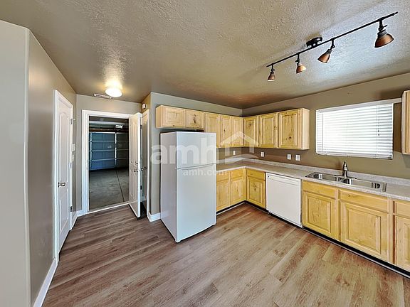 4th image of 37 N Montrose Ln