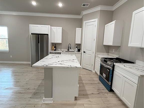 3rd image of 7600 Avalon Way