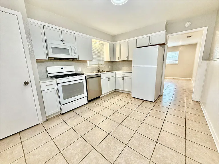 2201 Lanier Dr #A — Photo 6