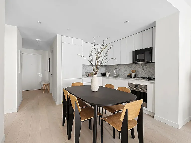 144 1st St #6G — Photo 2
