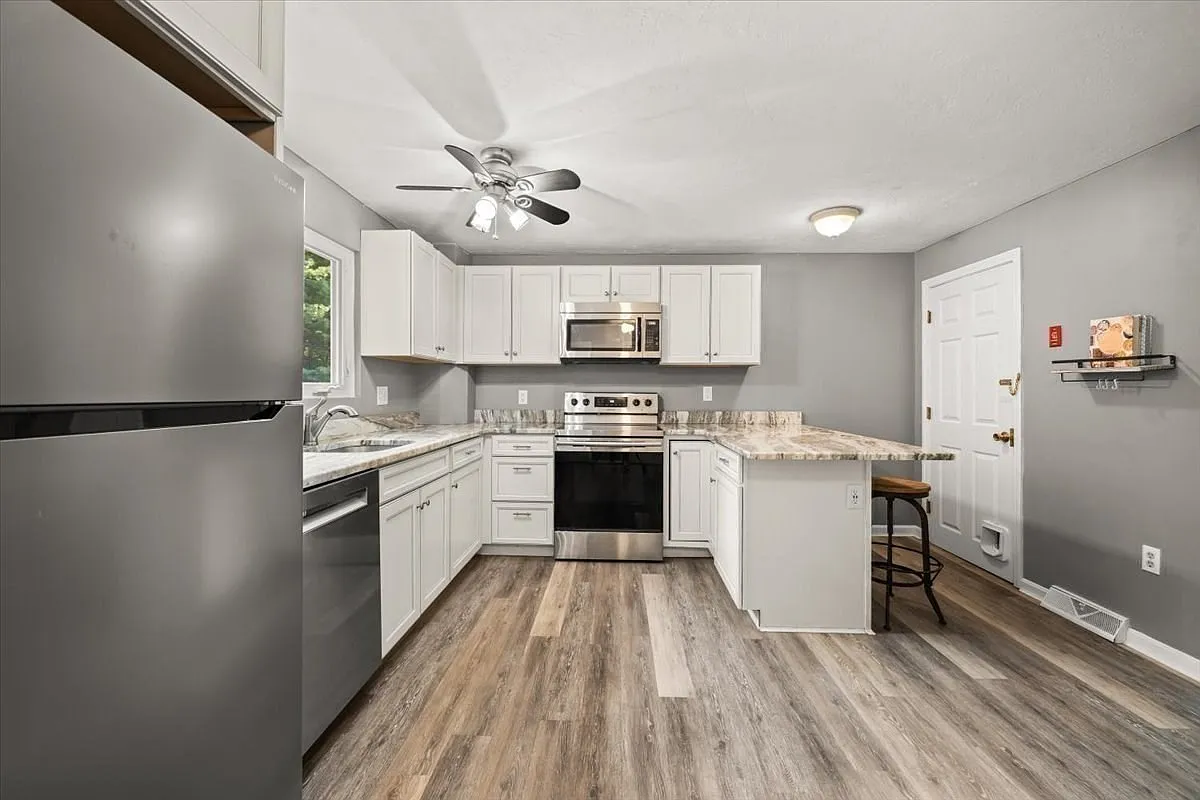 2 bed, 1.5 bath, 1008 sqft, $2,650 — Photo 2