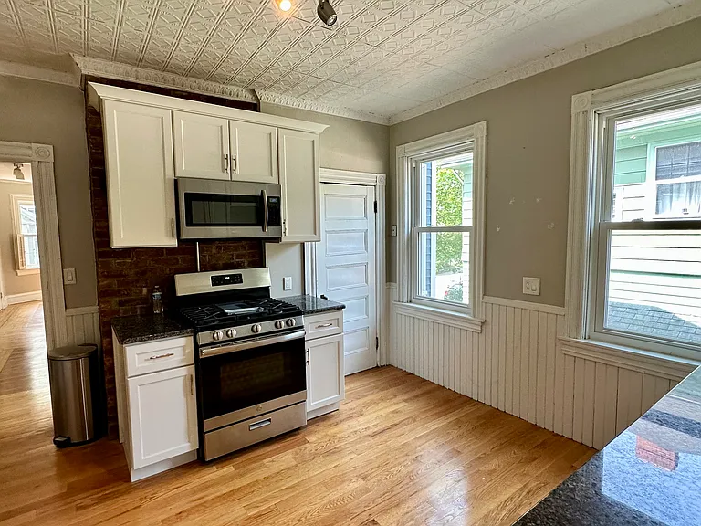 12 E George St #1 — Photo 7