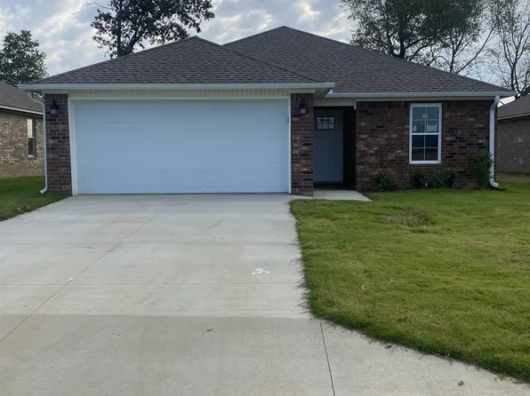 320 Colchester Dr, Jonesboro, AR 72401