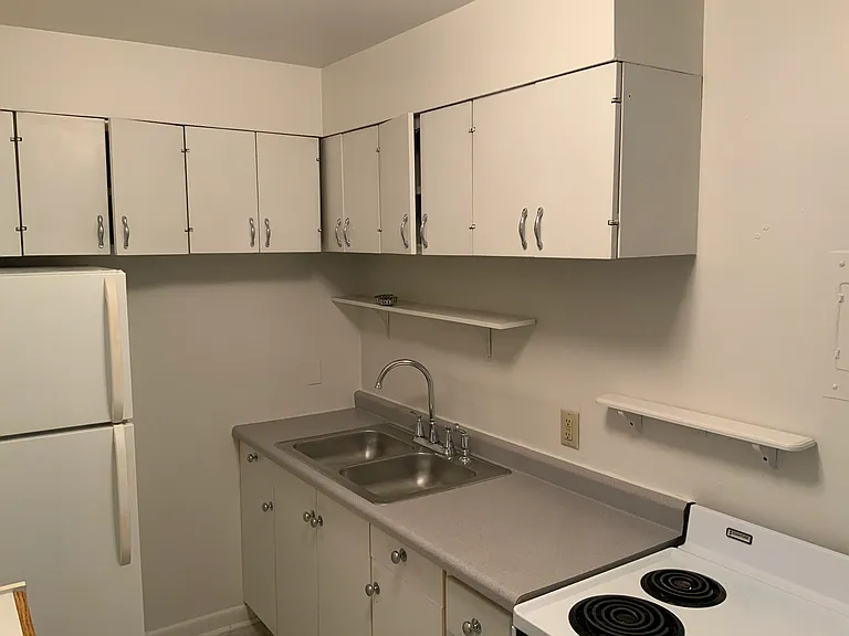 1006 Broadway St — Photo 91