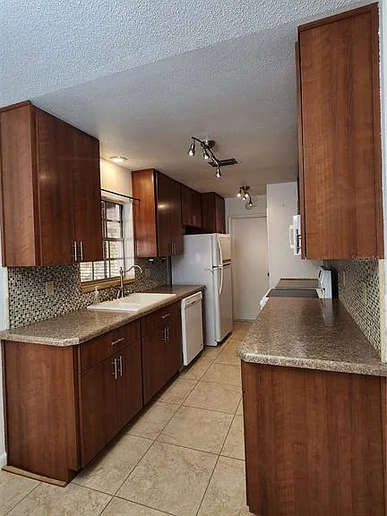 4518 Yorkshire Ave — Photo 11