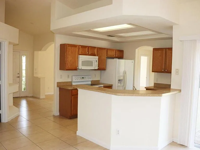 1225 SW Fountain Ave — Photo 9