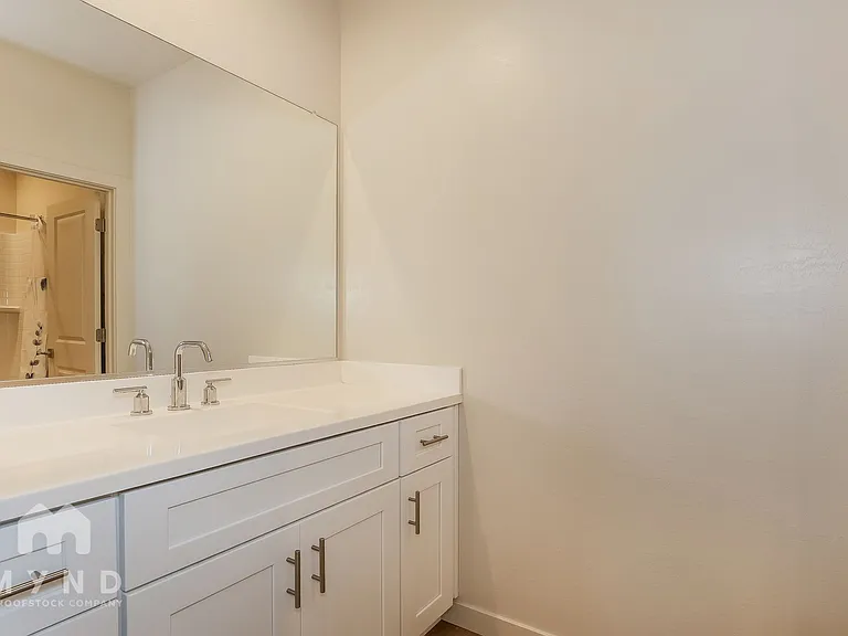 615 N Vine St — Photo 19