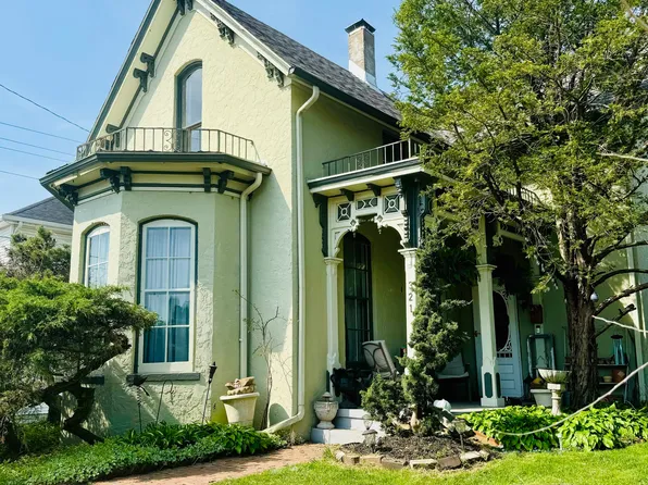 321 N Harrison St, Rushville, IN 46173