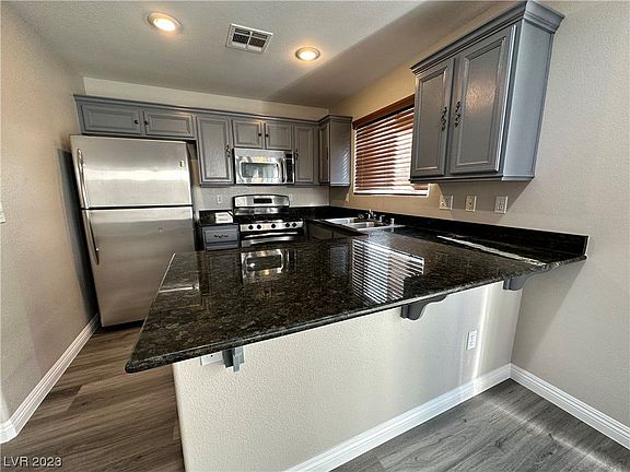 4th image of 4998 Tioga Pass Ave