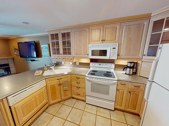 4th image of 142 Shamrock Cir #19A