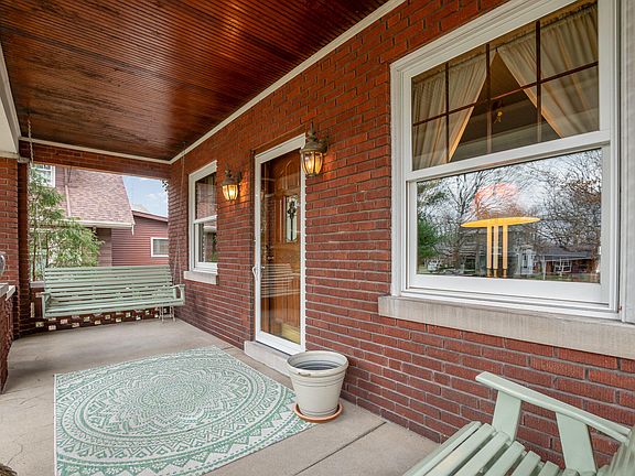 5th image of 18 Woodlawn Ave