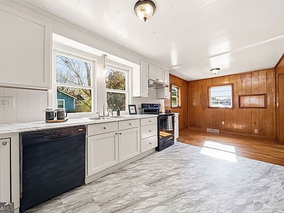 3rd image of 3311 Calhoun Rd NE