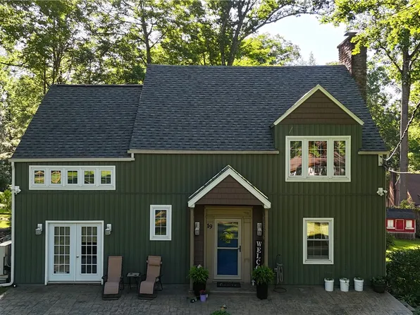 19 Locust Rd #221, Laughlintown, PA 15655