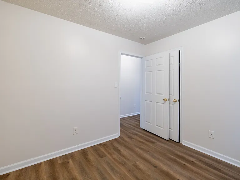 1823 Griffiths Ave — Photo 10