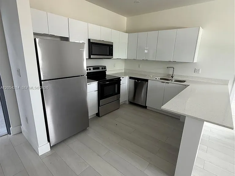 1091 E 17th St #403 — Photo 7