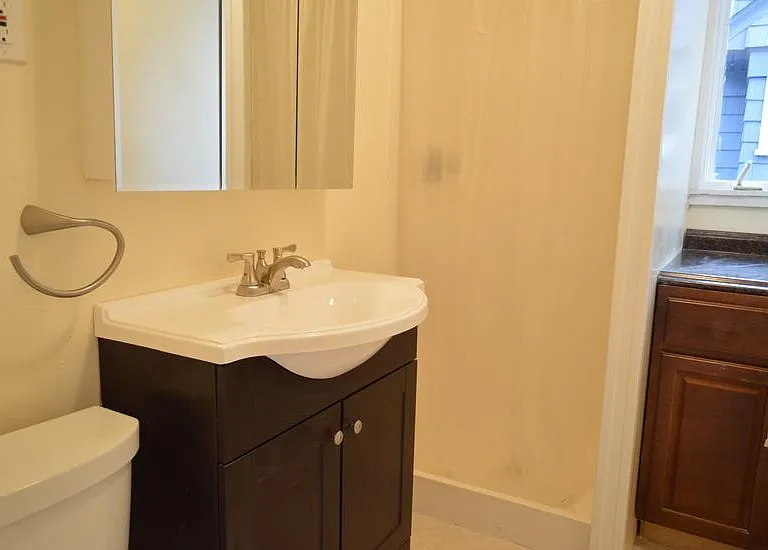 1412 E Genesee St — Photo 15